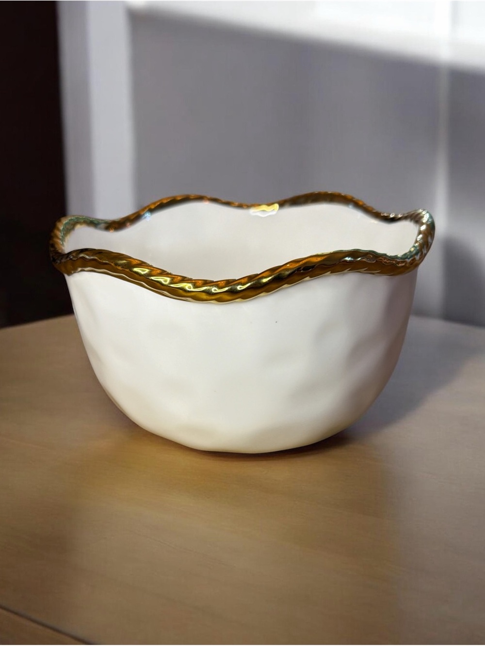 Beautiful ETTORE Ivory Scalloped Edge Gold Trim Serving Fruit Holiday Bowl 8x5
